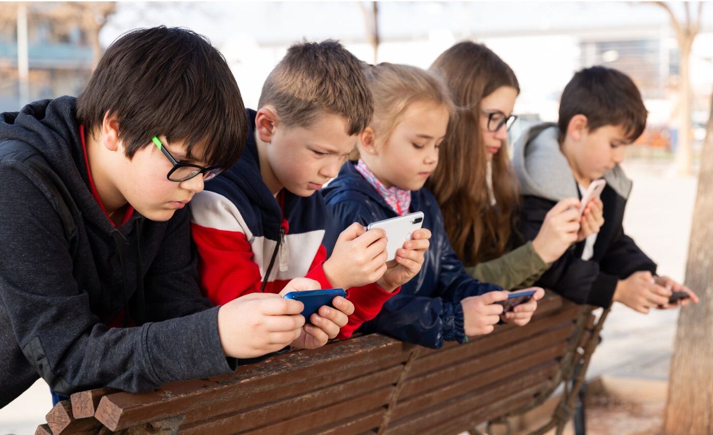 kids on phone in line